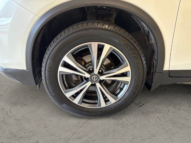 Used 2019 Nissan Rogue SV w/ Sun & Sound Touring Package AWD/4WD image 15