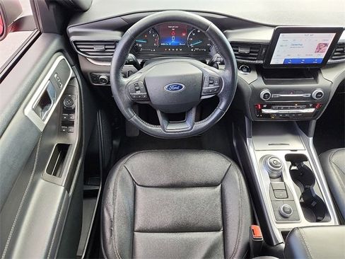 Used 2020 Ford Explorer XLT w/ Equipment Group 202A image 11
