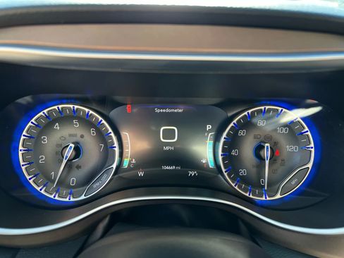 Used 2017 Chrysler Pacifica Touring-L Plus w/ Tire & Wheel Group image 16