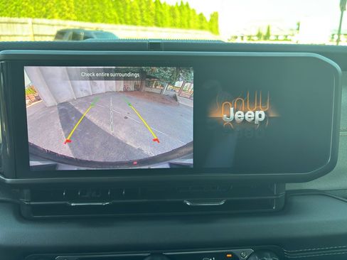 Used 2024 Jeep Wrangler Sahara image 25