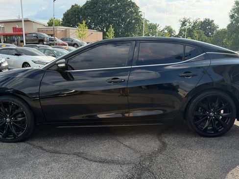 Used 2020 Nissan Maxima SR w/ Sport Mat Group FWD image 2