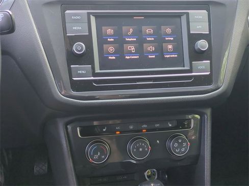 Used 2022 Volkswagen Tiguan S image 26