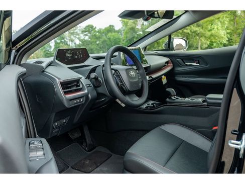 New 2026 Toyota Prius Plug-In Hybrid FWD image 10