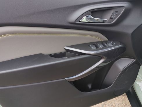 New 2026 Chevrolet Trax ACTIV w/ Sunroof Package FWD image 22