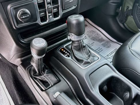 Used 2023 Jeep Wrangler Unlimited Sahara w/ Cold Weather Group AWD/4WD image 18