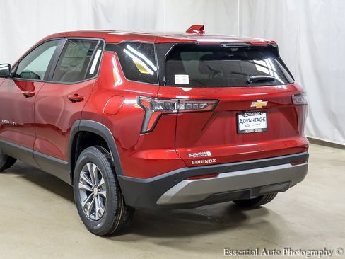 New 2026 Chevrolet Equinox LT w/ Safety and Technology Package image 7