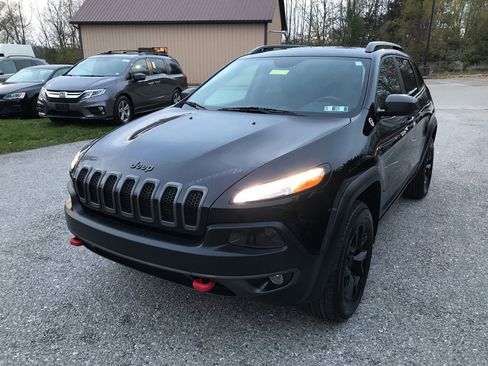 Used 2018 Jeep Cherokee Trailhawk w/ Quick Order Package 27L image 4