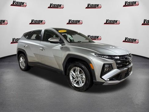 Used 2025 Hyundai Tucson SE AWD/4WD image 3