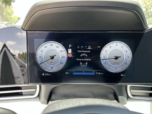 New 2025 Hyundai Elantra Limited FWD image 31