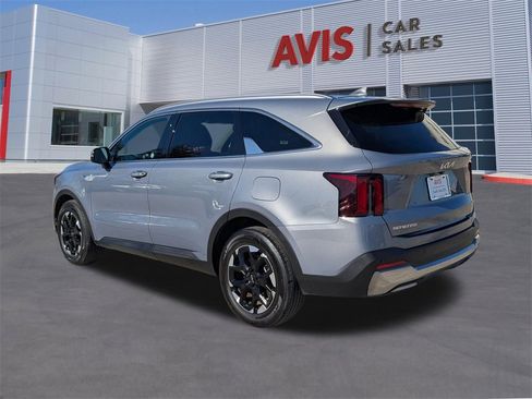 Used 2024 Kia Sorento S image 9