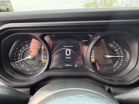 Used 2024 Jeep Wrangler Unlimited Sahara image 12