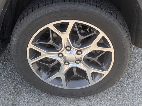 Used 2019 Jeep Grand Cherokee Limited image 12