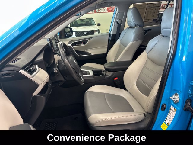 Used 2021 Toyota RAV4 XLE Premium FWD image 5