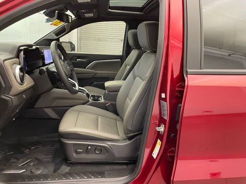 Used 2026 Chevrolet Colorado ZR2 w/ Technology Package AWD/4WD image 25