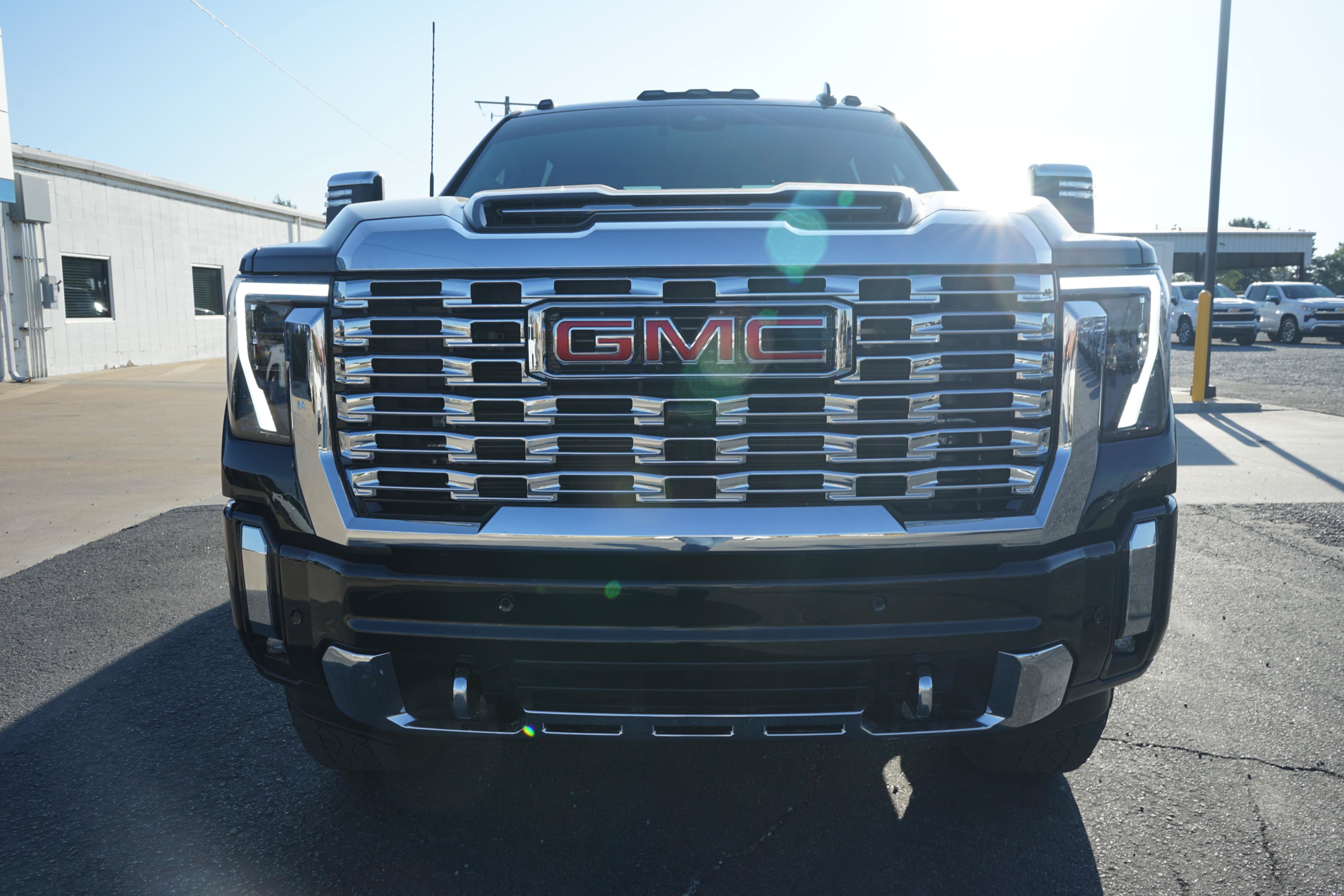 Used 2025 GMC Sierra 2500 Denali AWD/4WD image 8