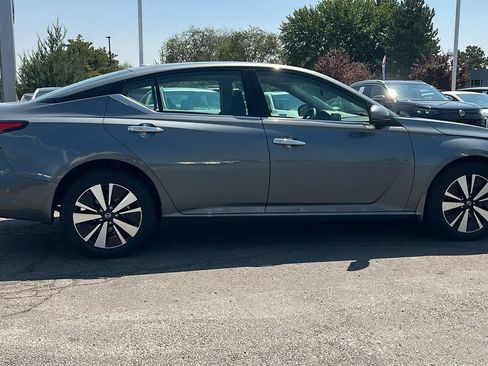 Used 2020 Nissan Altima 2.5 SV AWD/4WD image 4
