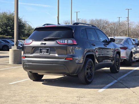 Used 2023 Jeep Cherokee Altitude Lux image 6