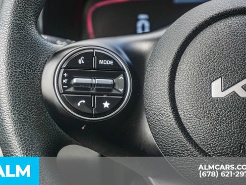 Used 2025 Kia Soul LX w/ LX Technology Package FWD image 29