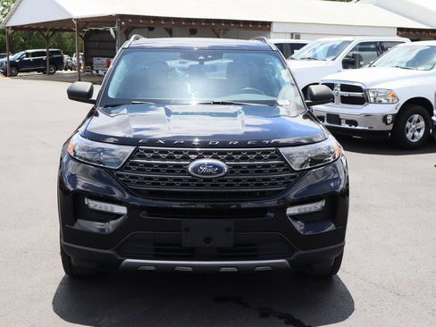 Used 2021 Ford Explorer XLT w/ Equipment Group 202A AWD/4WD image 4