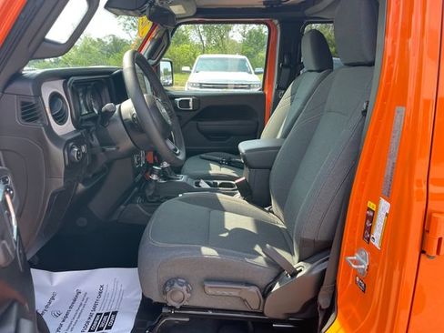 Used 2025 Jeep Gladiator Sport AWD/4WD image 19