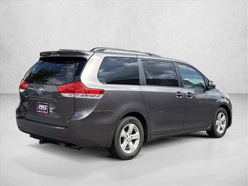 Used 2013 Toyota Sienna LE w/ Towing Pkg FWD image 5