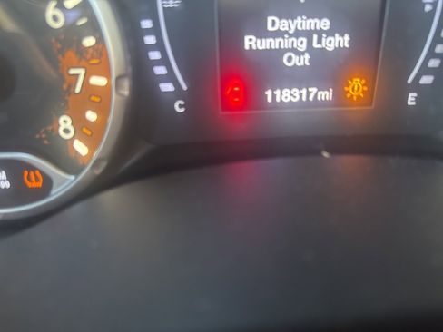 Used 2018 Jeep Renegade Latitude image 12