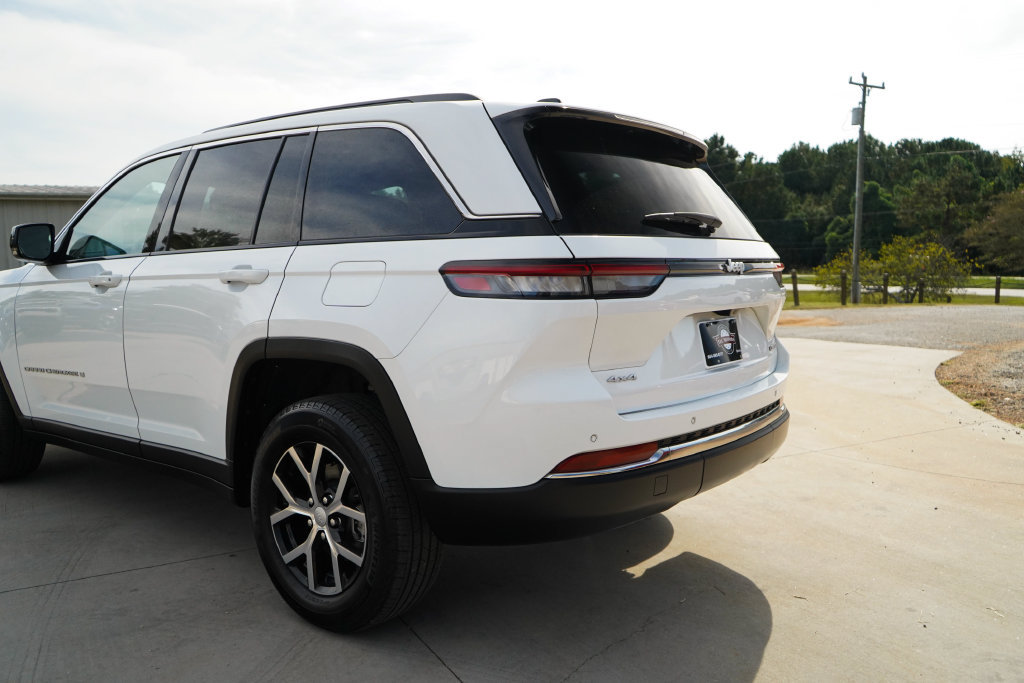 Used 2025 Jeep Grand Cherokee Limited AWD/4WD image 20