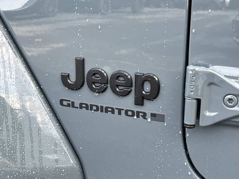 Used 2025 Jeep Gladiator Sport AWD/4WD image 14
