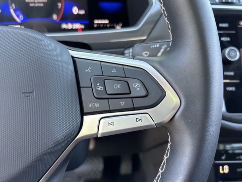 Used 2023 Volkswagen Tiguan SE w/ Panoramic Sunroof Package image 28