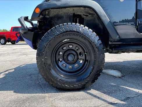 Used 2017 Jeep Wrangler Sport AWD/4WD image 32