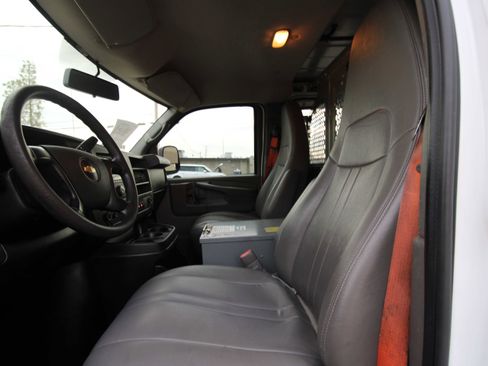 Used 2014 Chevrolet Express 2500 image 19