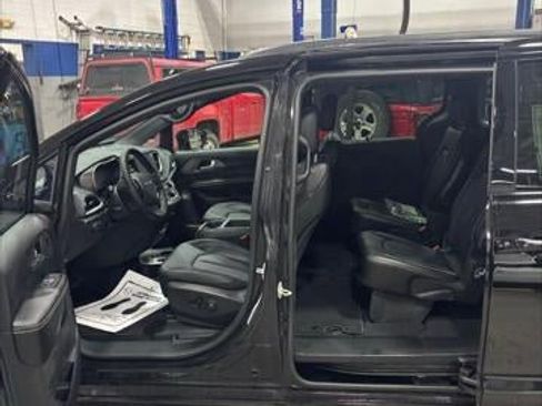 New 2026 Chrysler Pacifica Select image 37