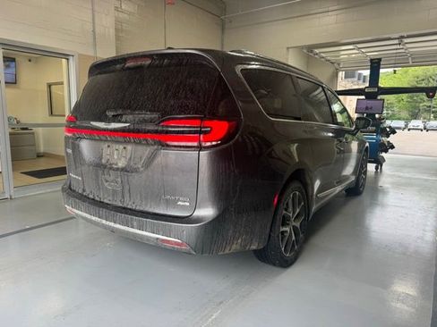 Used 2021 Chrysler Pacifica Limited w/ Uconnect Theater Family Group AWD/4WD image 12
