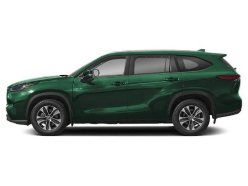Used 2023 Toyota Highlander XLE image 3