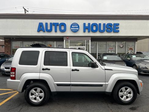 Used 2010 Jeep Liberty Sport w/ Popular Equipment Group image 9