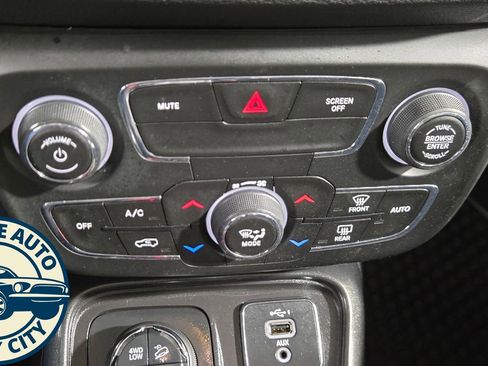 Used 2020 Jeep Compass Trailhawk image 15