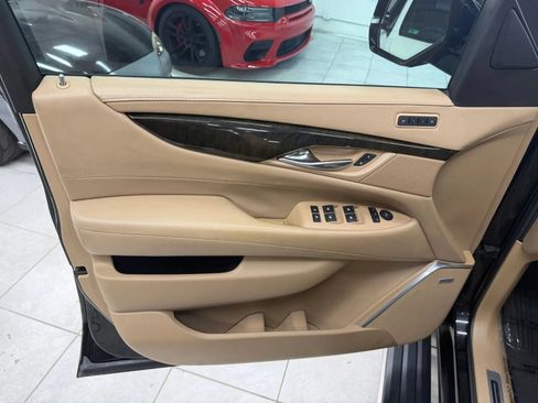 Used 2019 Cadillac Escalade Platinum AWD/4WD image 13