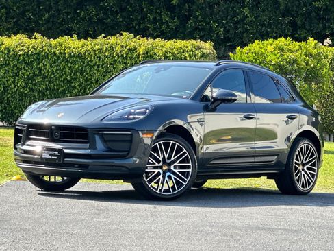 Used 2026 Porsche Macan AWD/4WD image 1