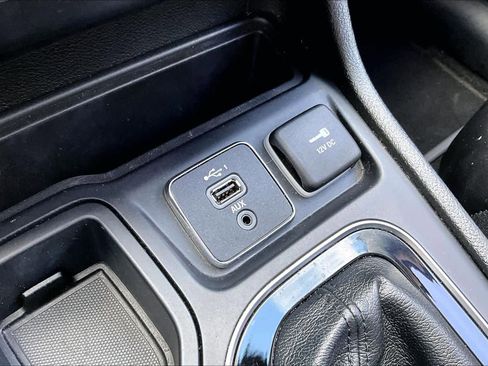 Used 2021 Jeep Cherokee Latitude Plus image 31