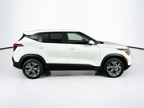 Used 2026 Kia Seltos LX FWD image 10