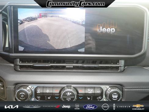 Used 2025 Jeep Wrangler Unlimited Rubicon 4xe w/ Convenience Group image 16