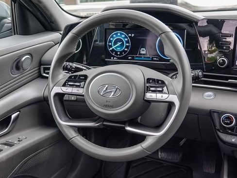 Certified 2023 Hyundai Elantra Limited FWD image 15