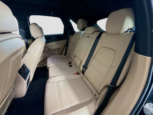 Used 2021 Porsche Cayenne image 24