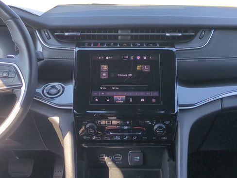 Used 2022 Jeep Grand Cherokee Altitude image 20