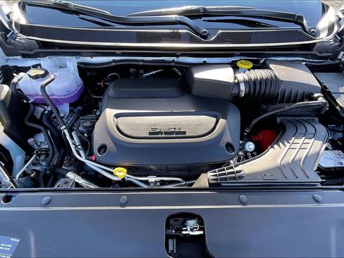 New 2026 Chrysler Pacifica Select image 11