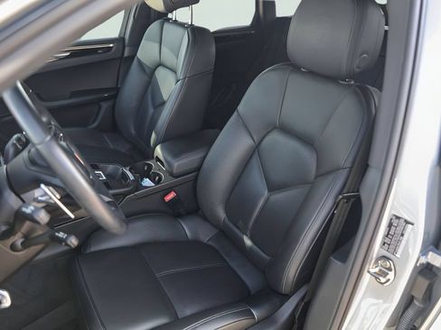 Used 2024 Porsche Macan AWD/4WD image 10