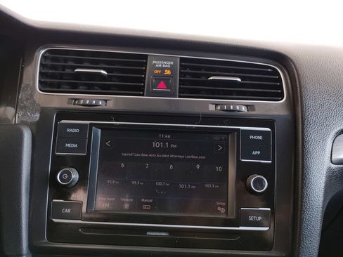 Used 2018 Volkswagen Golf S FWD image 31