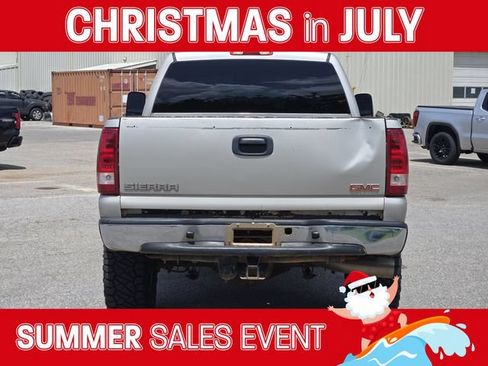 Used 2005 GMC Sierra 2500 SLE w/ Heavy-Duty Power Package AWD/4WD image 6
