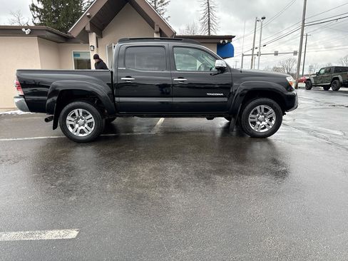 Used 2013 Toyota Tacoma 4WD Double Cab V6 AT Limited ( w/ Limited Pkg image 4