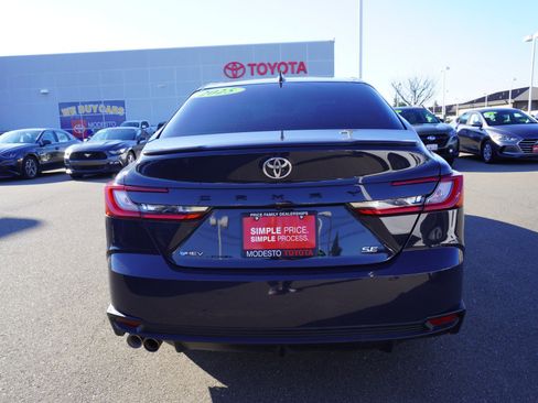 Used 2025 Toyota Camry SE image 10